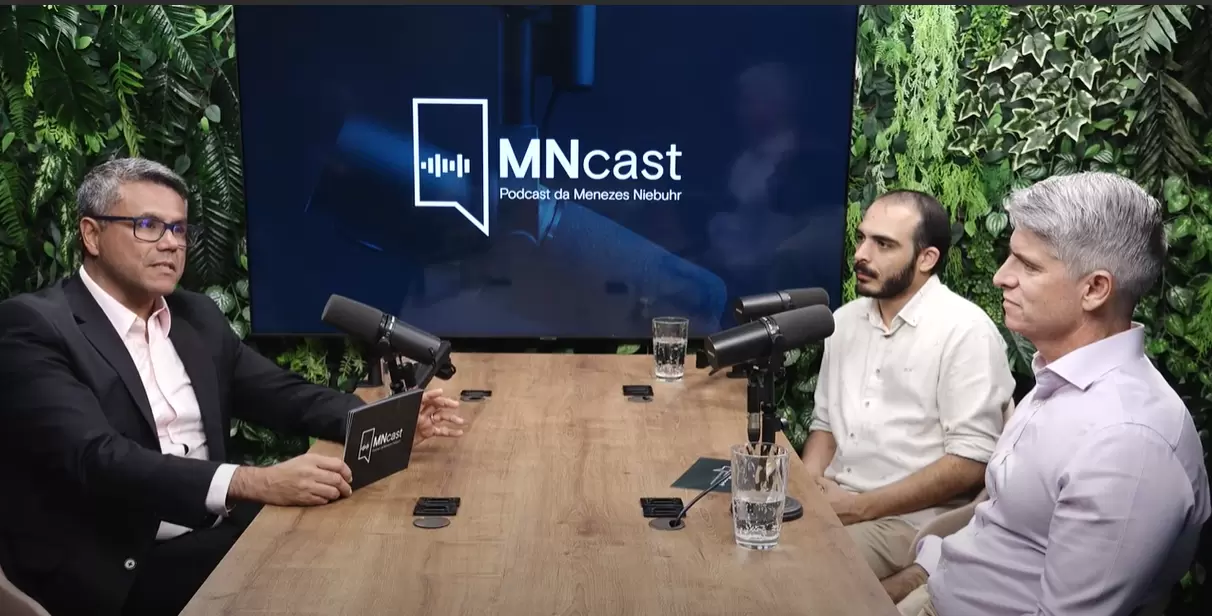 Menezes Niebuhr lança podcast para discutir temas atuais e do direito