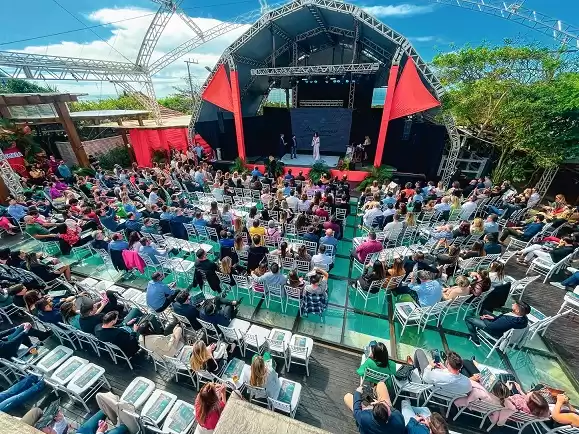 1ª Convenção de Vendas da Alumbra Empreendimentos Design recebe 1.400 corretores de imóveis, em Itajaí