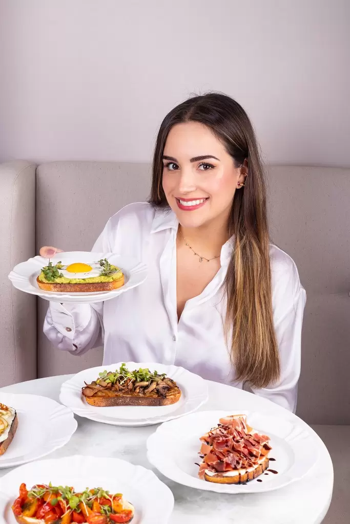 Com sabores que contam histórias, Júlia Cherem Doces Momentos lança cardápio de verão e celebra 2 anos de sucesso em Florianópolis