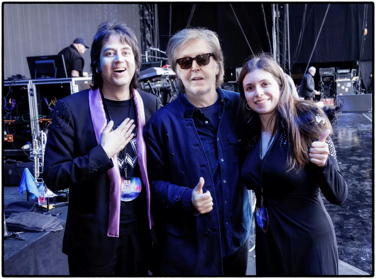 Casal chileno fica noivo no palco durante apresentação de Paul McCartney