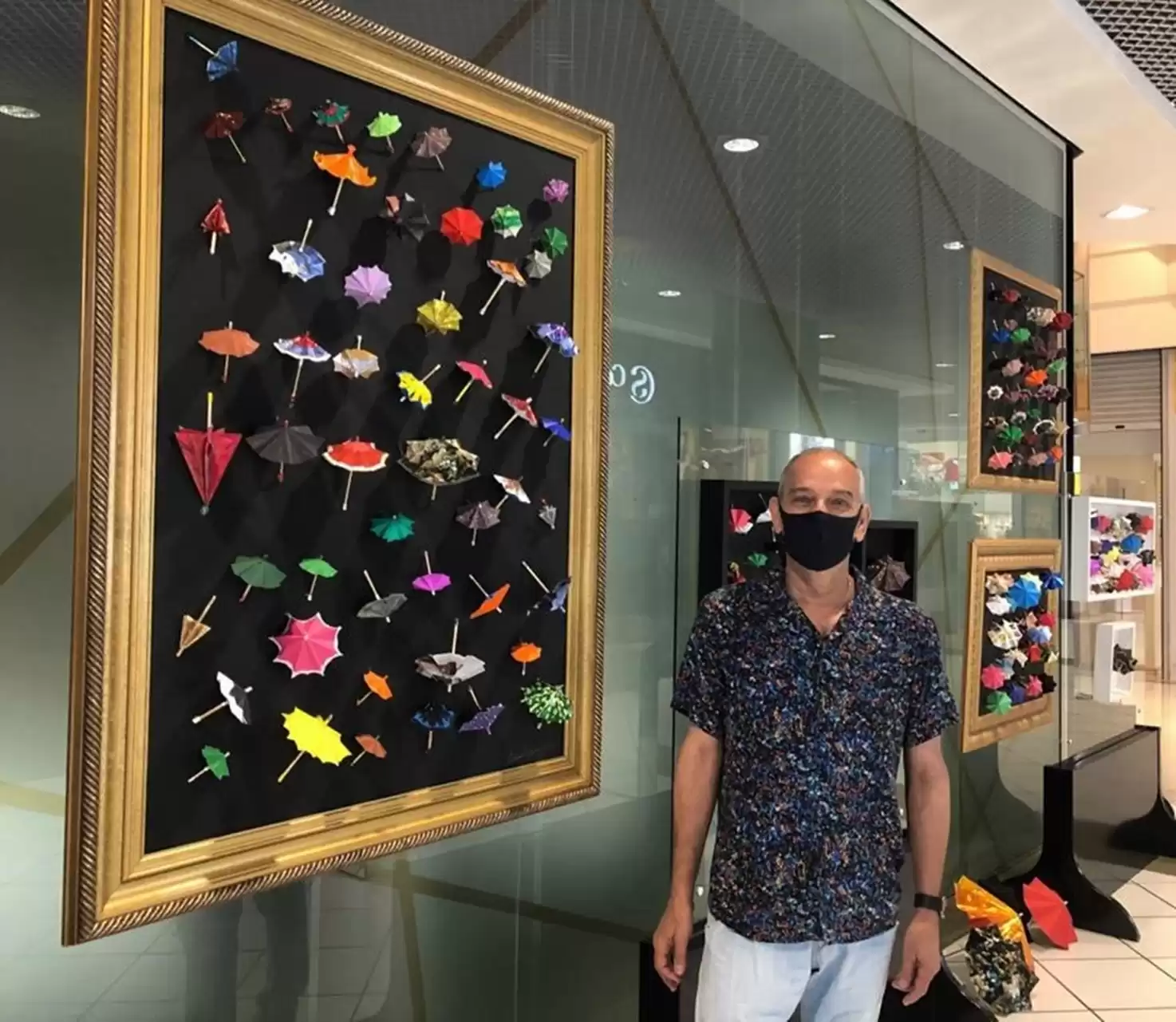  ÉDIO PEIXOTO APRESENTA NOVA MOSTRA DE SOMBRINHAS DE ORIGAMI