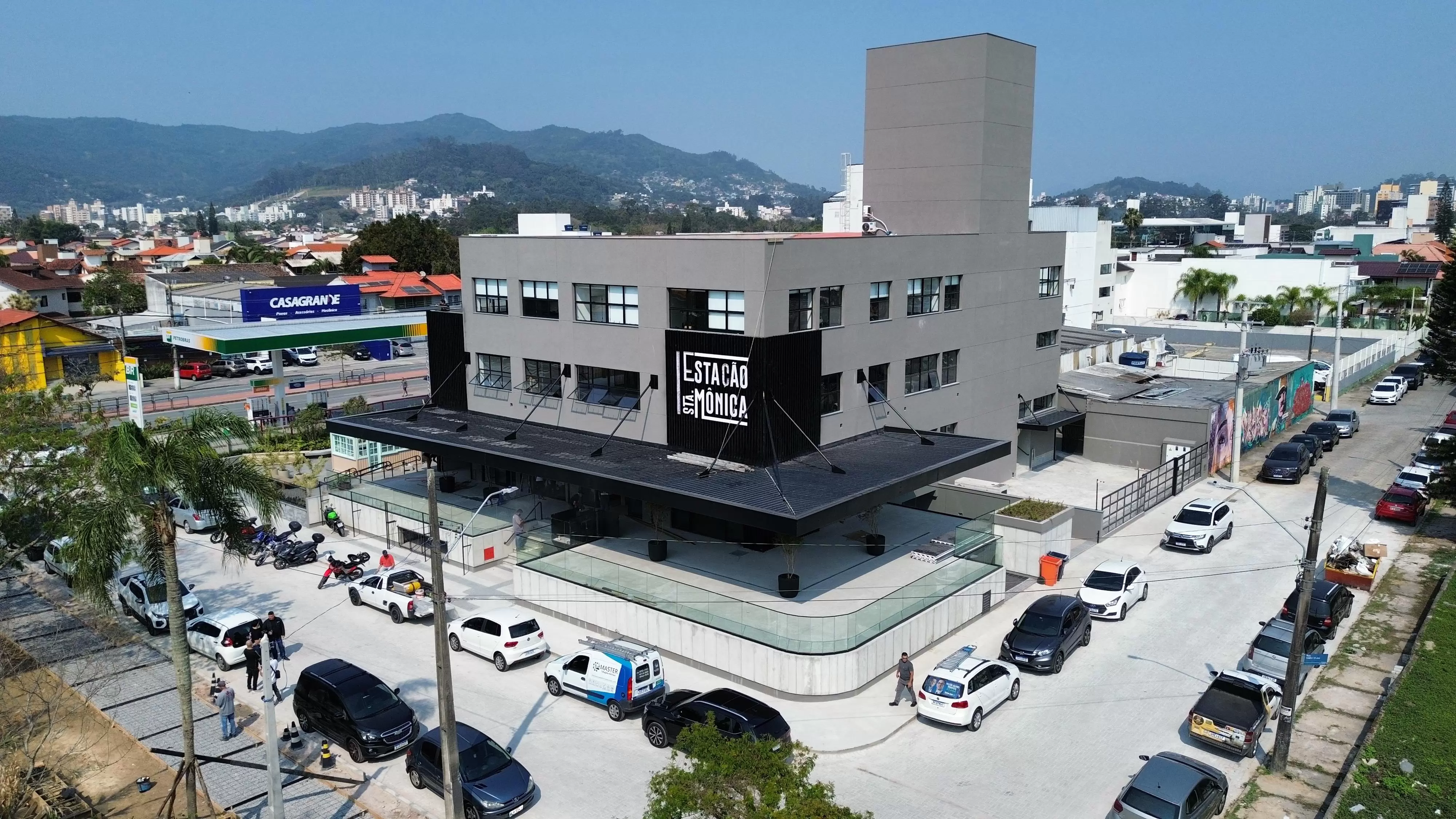 Florianópolis ganha novo food hall no bairro Santa Mônica