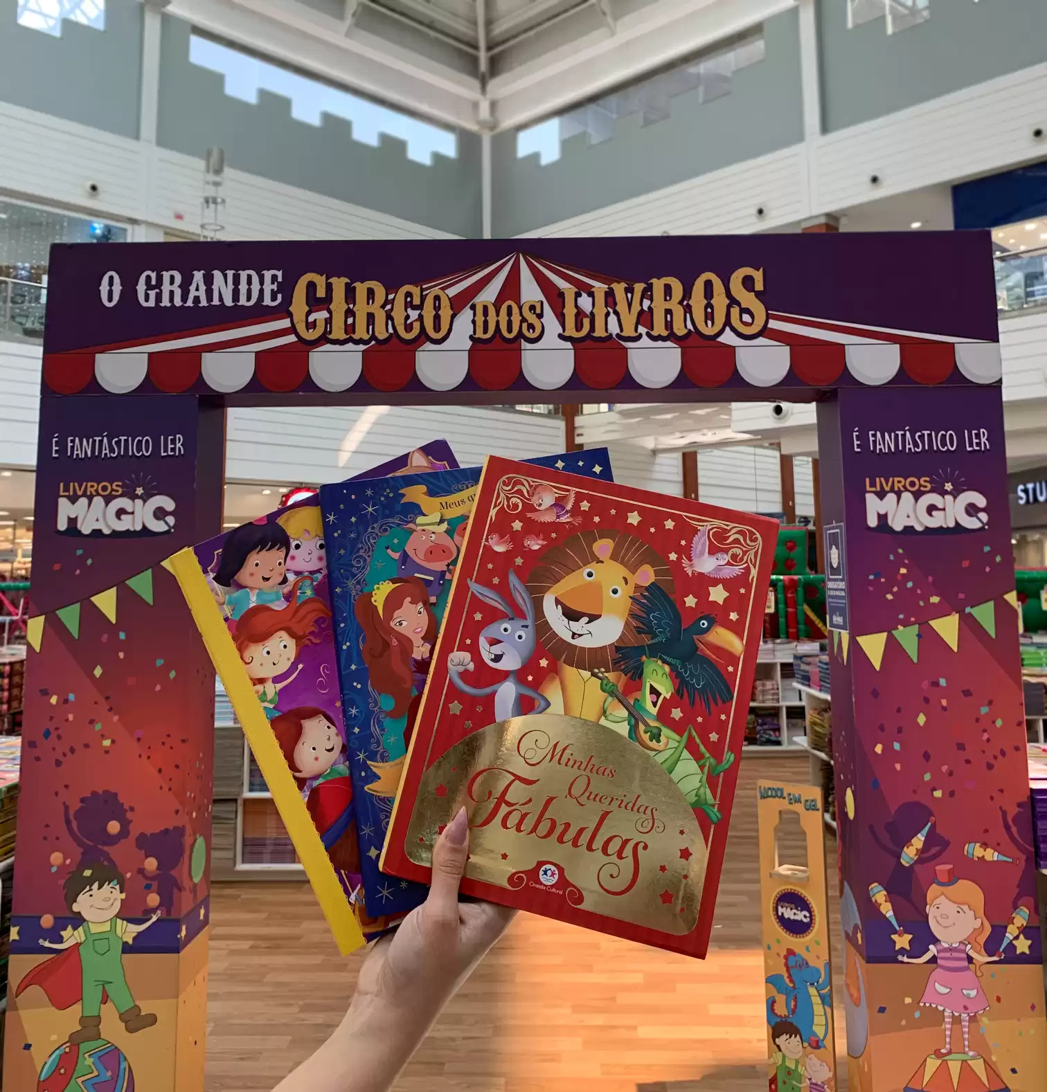 Feira do Livro acontece no Floripa Shopping