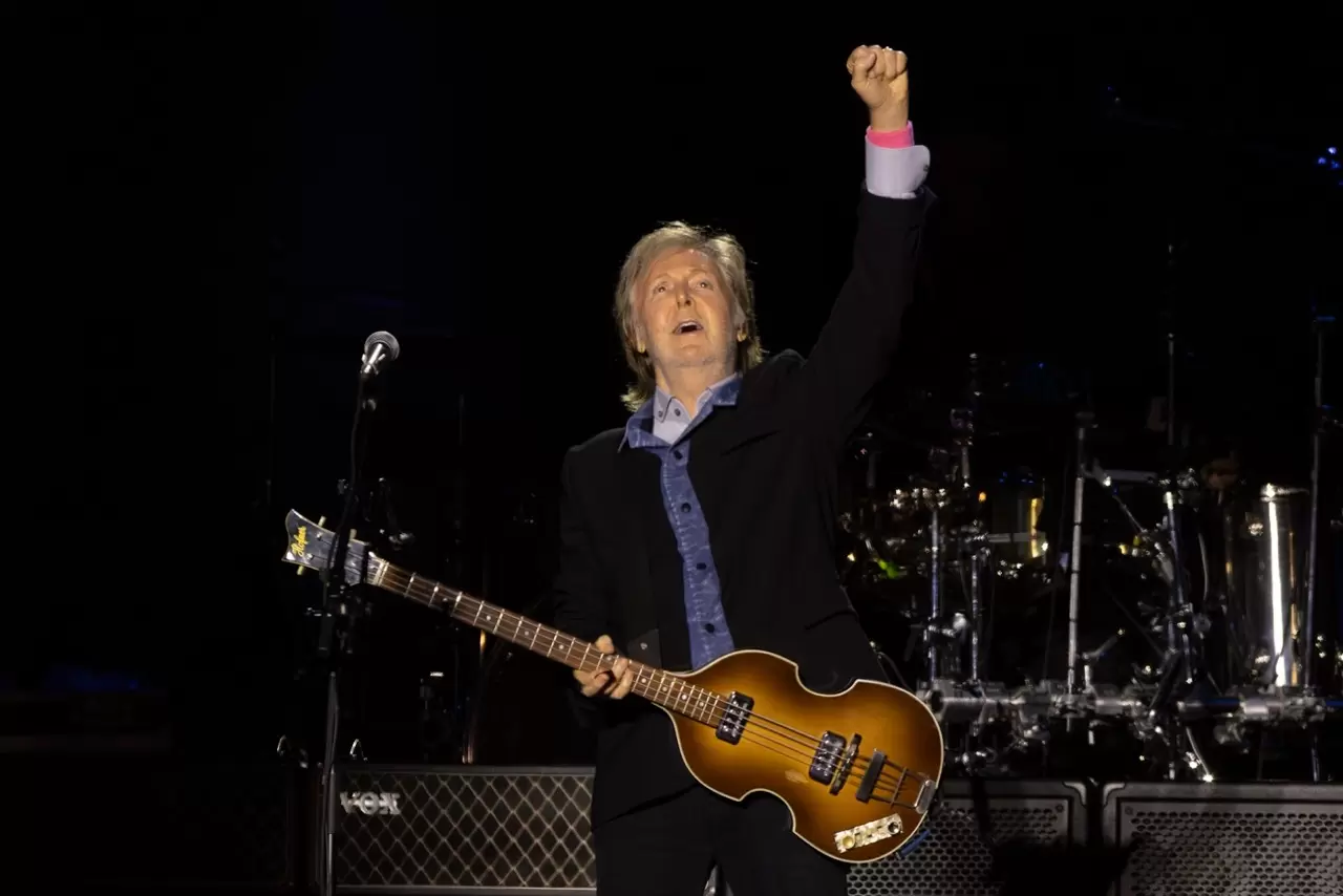 Paul McCartney encerra turnê 'Got Back' no Brasil com show histórico em Florianópolis