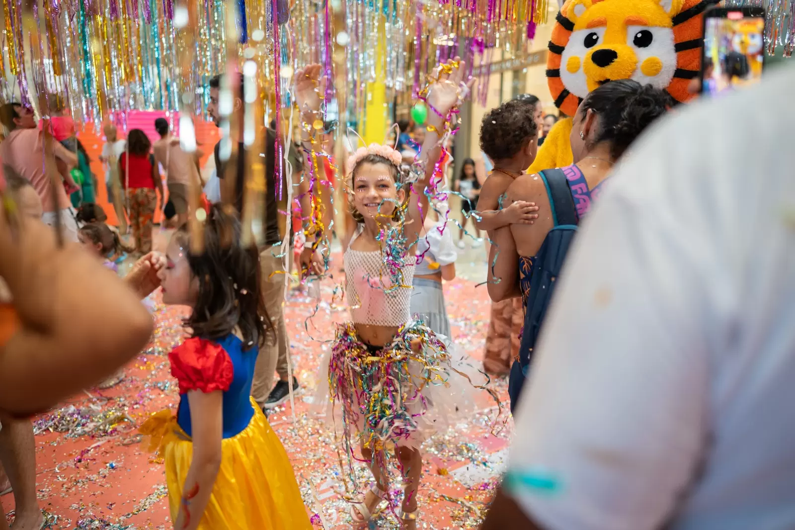 Carnaval 2025: bailinho infantil e agenda gratuita de oficinas e jogos garantem diversão no Balneário Shopping