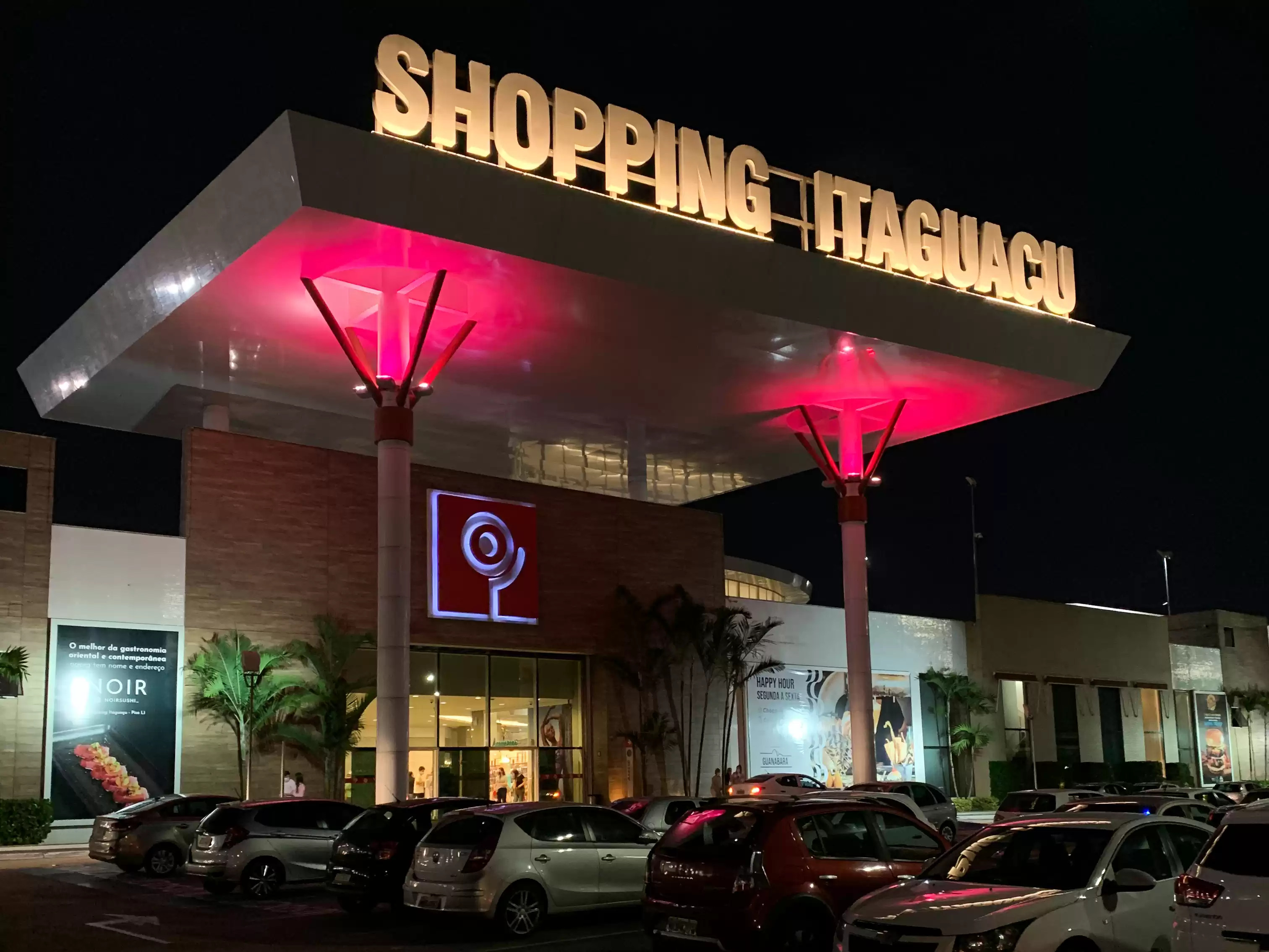 Shopping Itaguaçu promove aulão de dança para mulheres durante campanha do Outubro Rosa