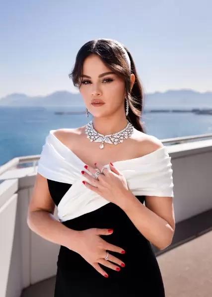 Selena Gomez brilha com Alta Joalheria da Bvlgari em Cannes